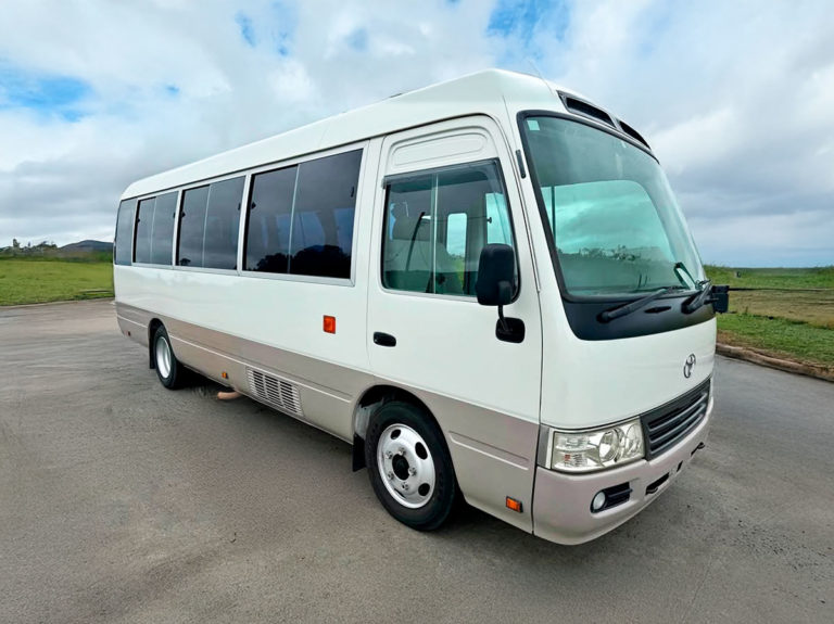 Автобус Toyota Coaster