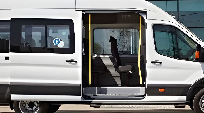 Микроавтобус Ford Transit