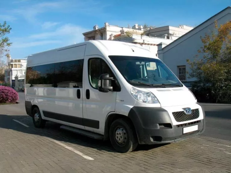 Микроавтобус Peugeot Boxer