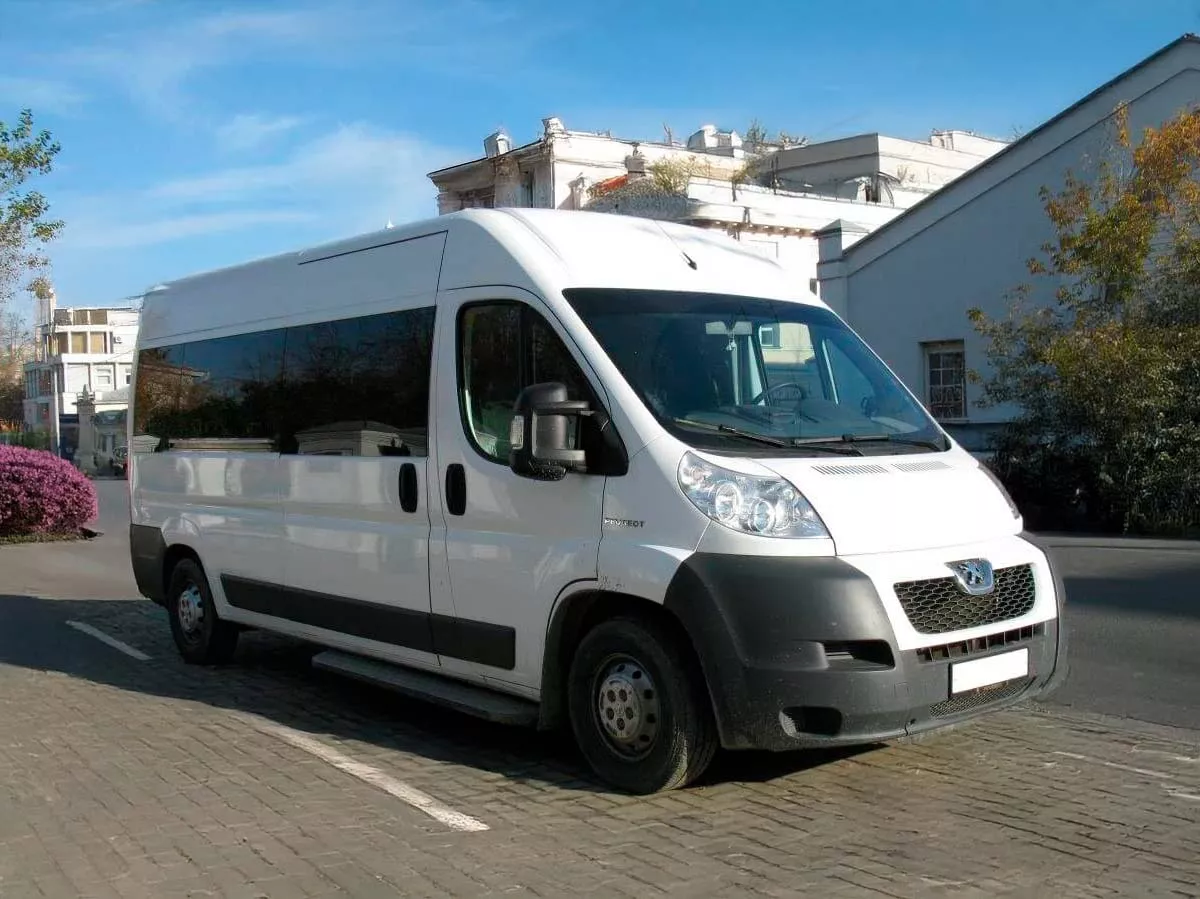 Микроавтобус Peugeot Boxer